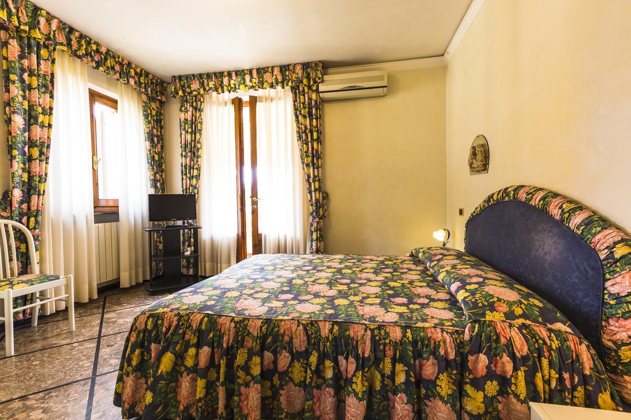 Hotel Sonia Forte dei Marmi Exteriör bild